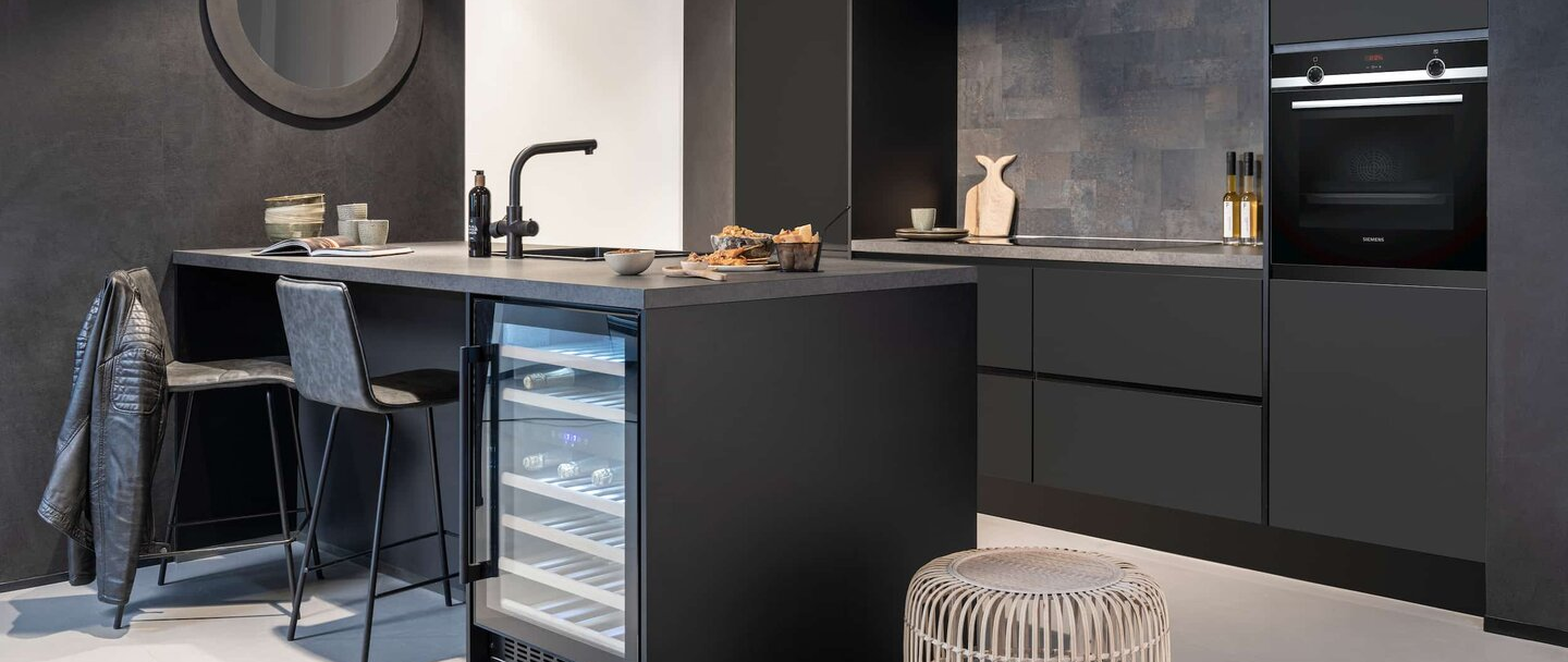 modern antraciet keuken met bar