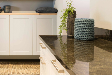 landelijke keuken met granieten werkblad landelijke keuken met granieten werkblad