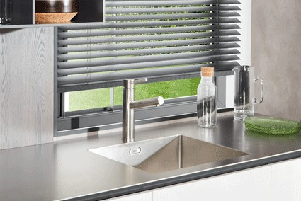 witte keuken met rvs keukenblad witte keuken met rvs keukenblad