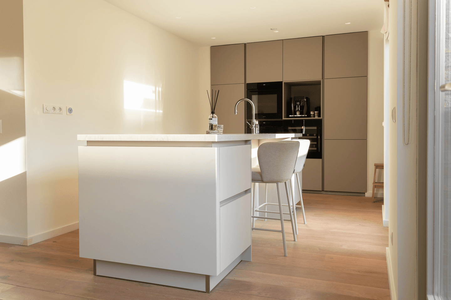 Beige taupe keuken rosmalen