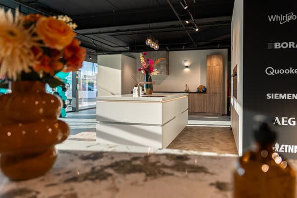 Keukenzaak Hello Kitchen Almelo beige keuken